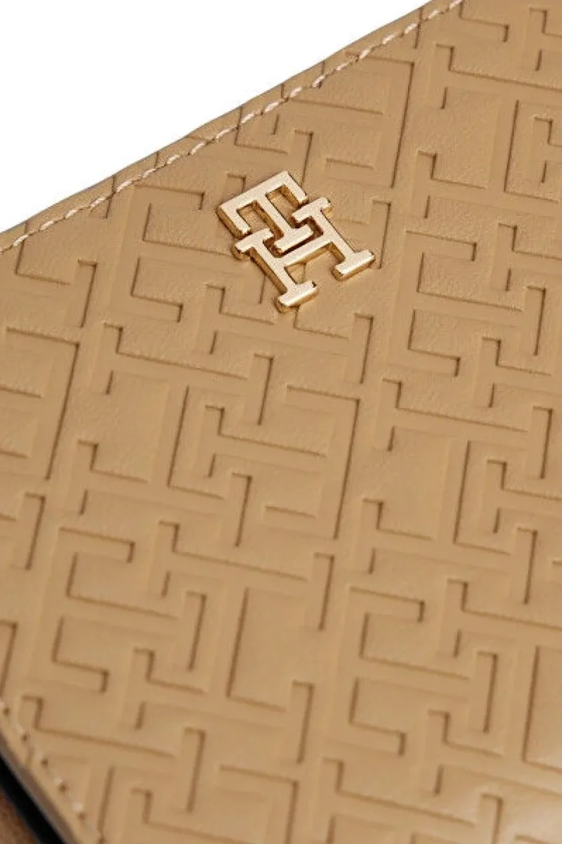 Tommy Hilfiger TH Icon Orta Boy Fermuarlı Monogram Kapaklı Kadın Beyaz Cüzdan AW0AW17743RBC