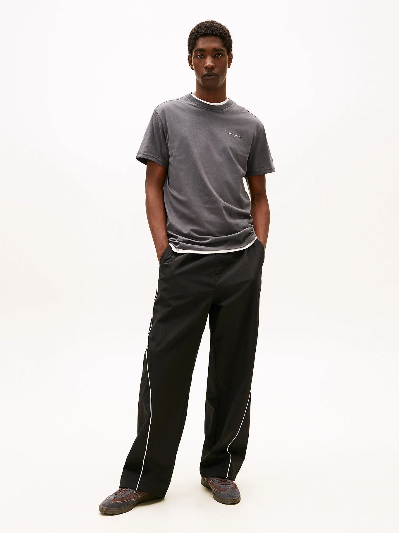 Tommy Hilfiger TJM Dar Kesim Göğüs Logolu Erkek Gri T-shirt DM0DM21780PT2