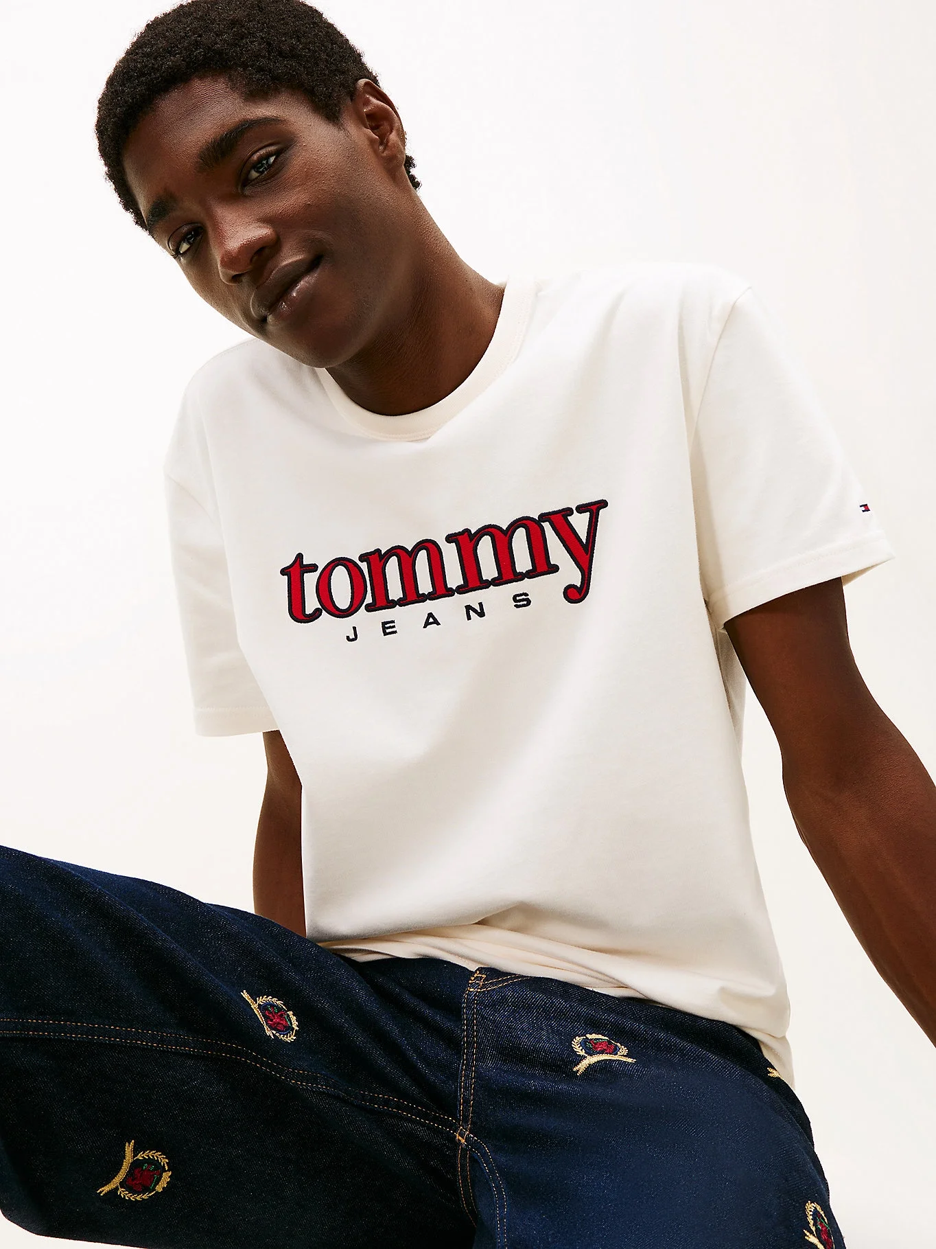 Tommy Hilfiger TJM Normal Kesim Aplikeli Grafik Baskılı Erkek Beyaz T-shirt DM0DM22719YBH