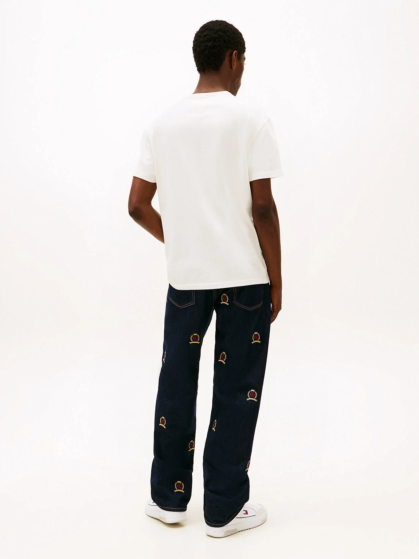 Tommy Hilfiger TJM Normal Kesim Aplikeli Grafik Baskılı Erkek Beyaz T-shirt DM0DM22719YBH