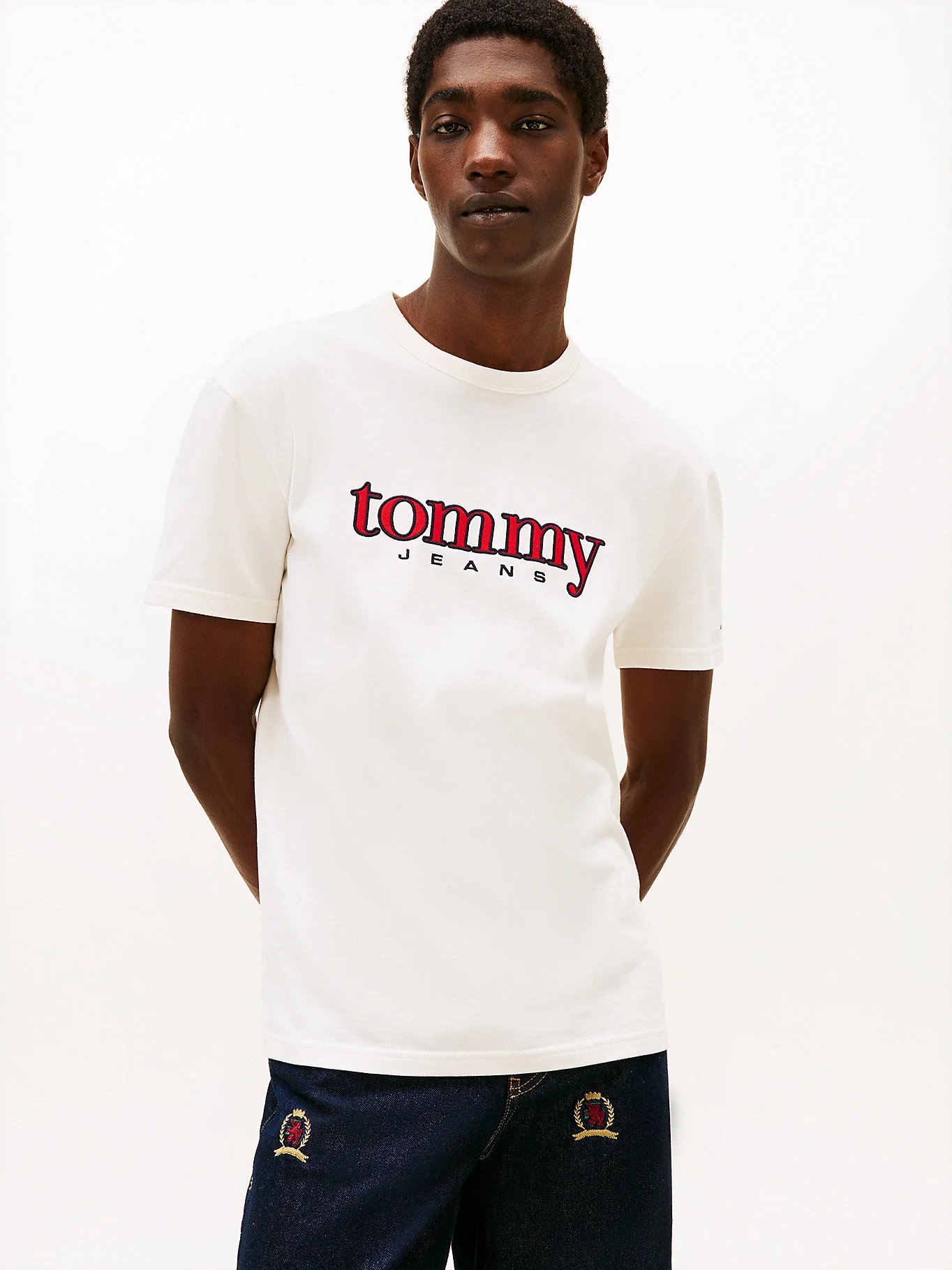 Tommy Hilfiger TJM Normal Kesim Aplikeli Grafik Baskılı Erkek Beyaz T-shirt DM0DM22719YBH