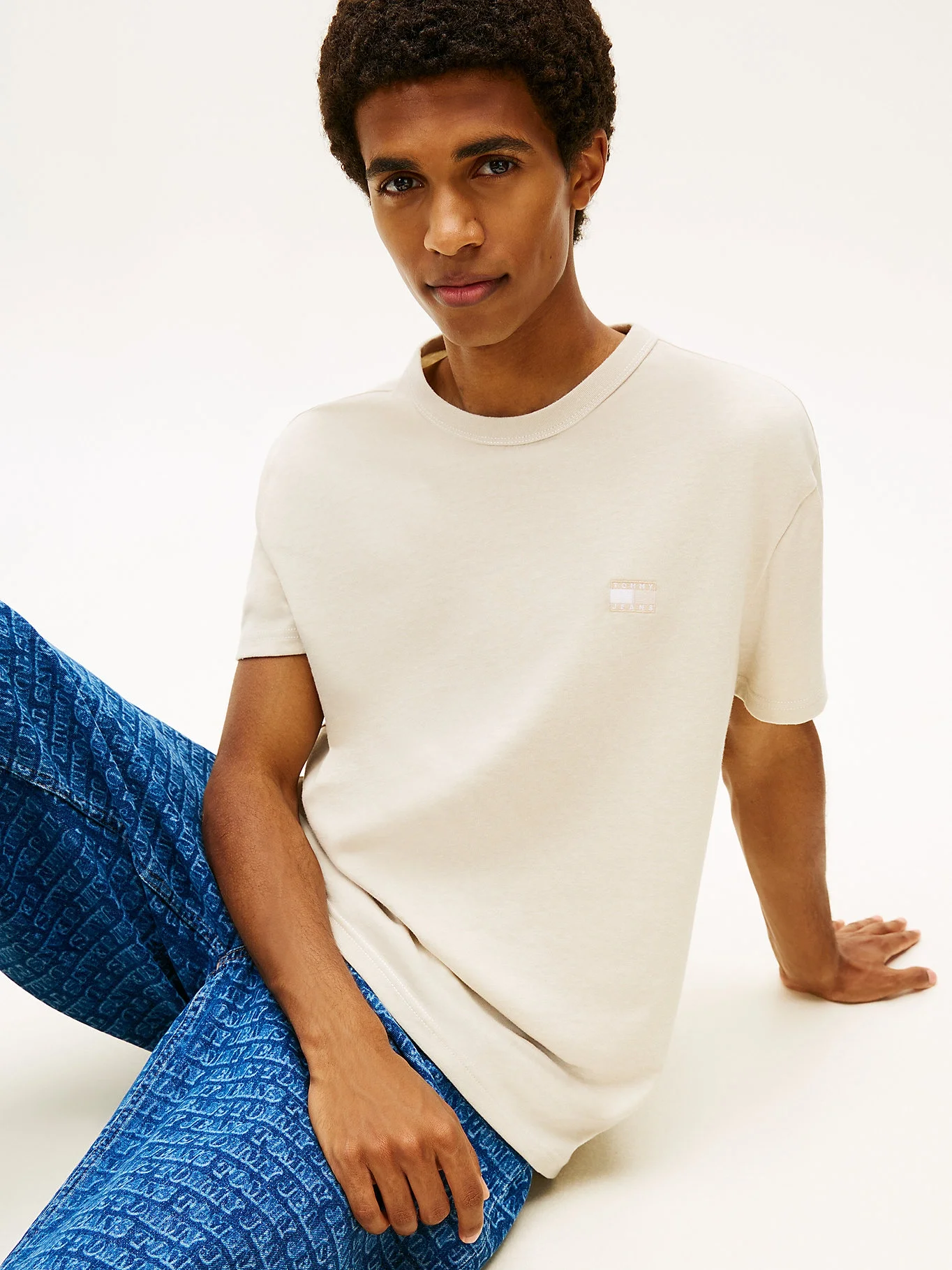 Tommy Hilfiger TJM Normal Kesim Armalı Erkek Beyaz T-shirt DM0DM22667YBH