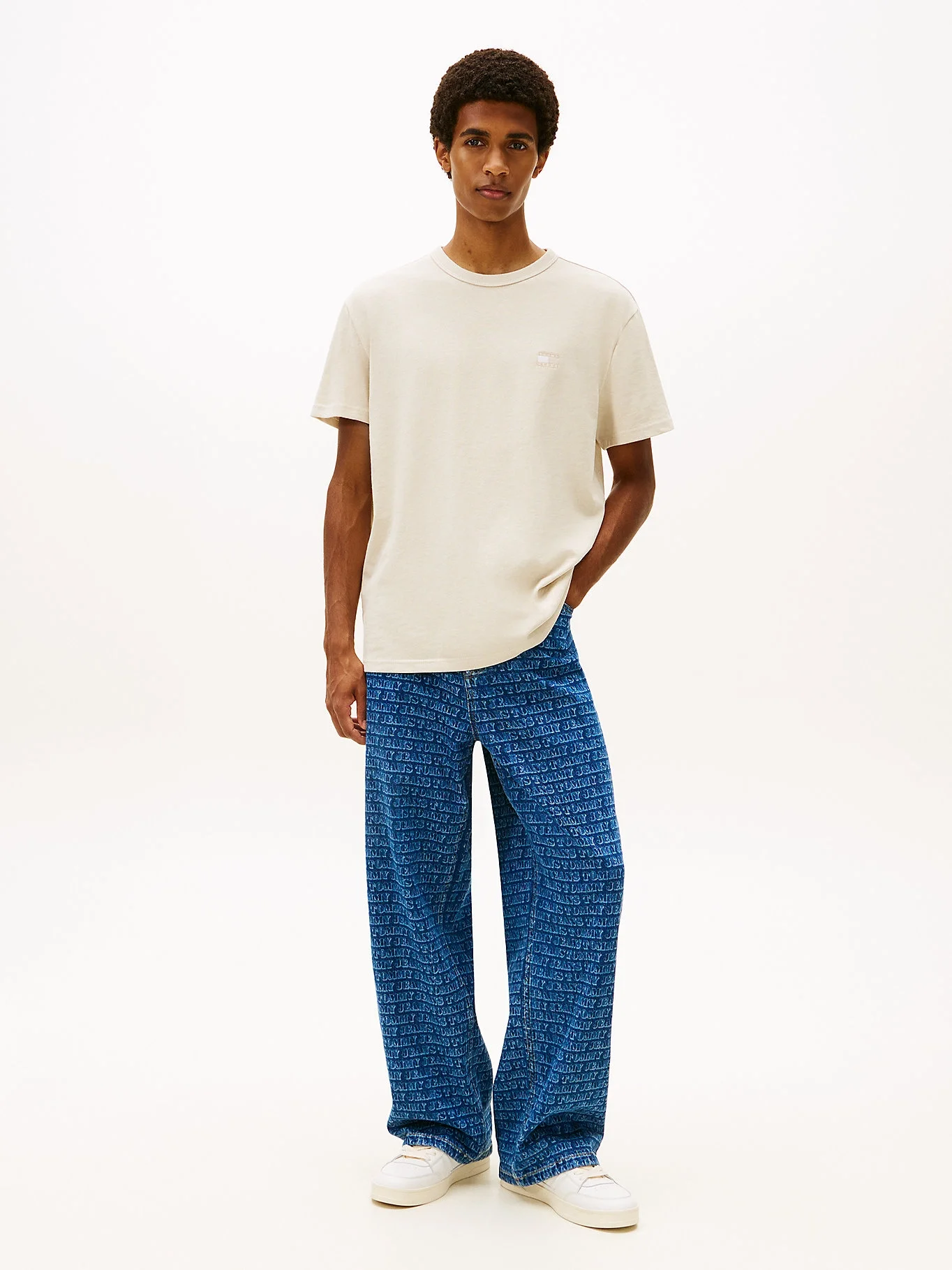 Tommy Hilfiger TJM Normal Kesim Armalı Erkek Beyaz T-shirt DM0DM22667YBH