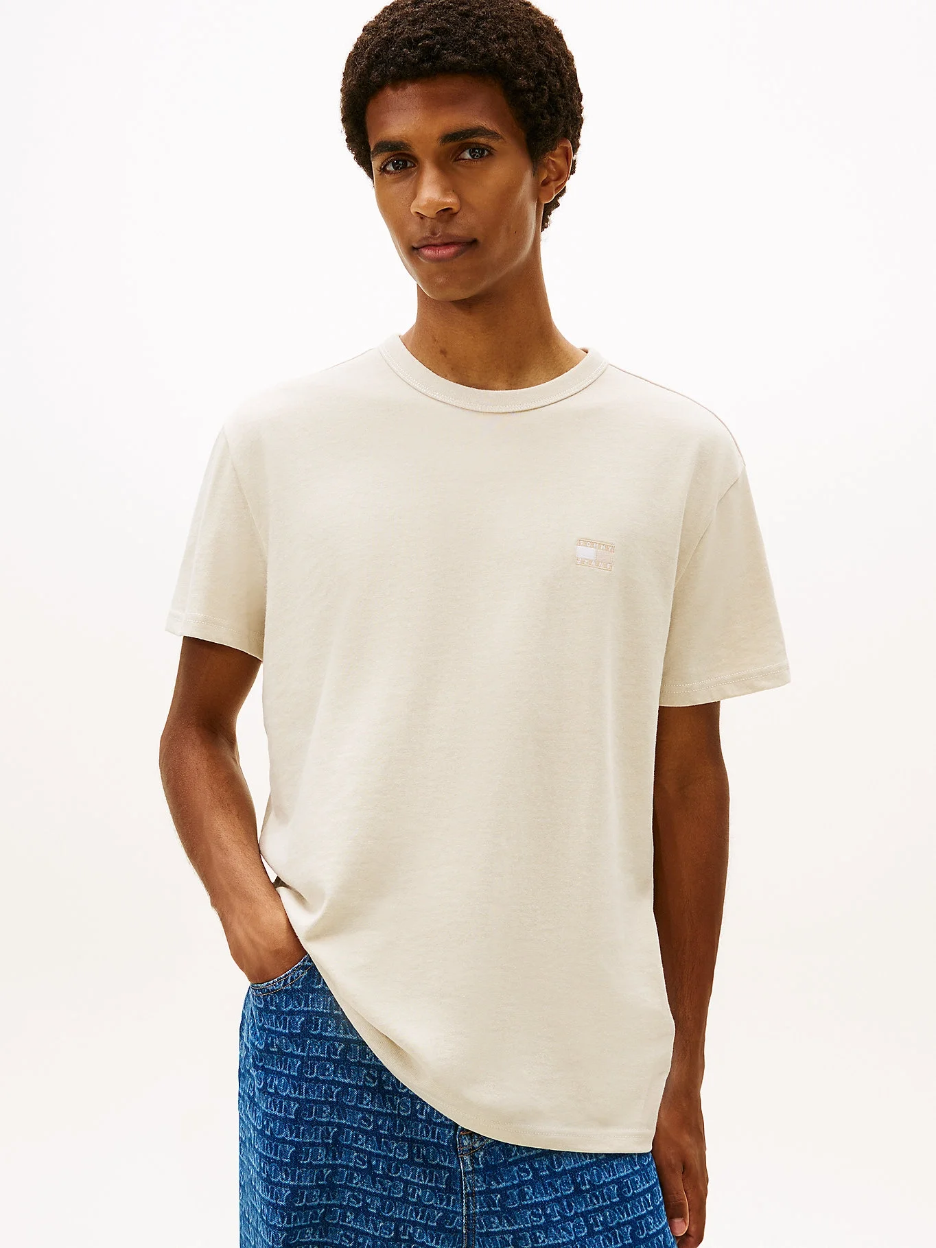 Tommy Hilfiger TJM Normal Kesim Armalı Erkek Beyaz T-shirt DM0DM22667YBH