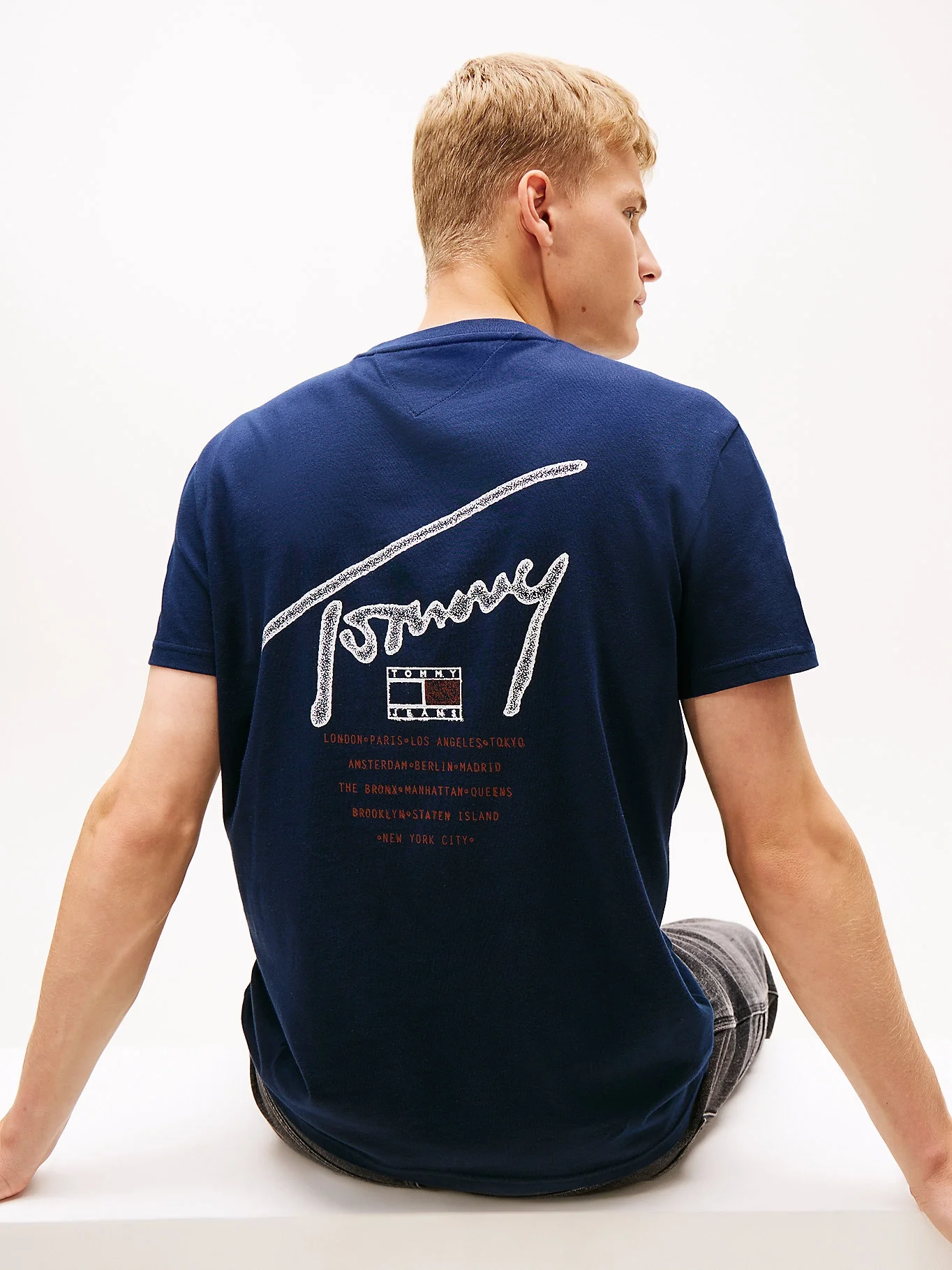 Tommy Hilfiger TJM Normal Kesim İmzalı Sırt Baskılı Erkek Mavi T-shirt DM0DM22320C1G