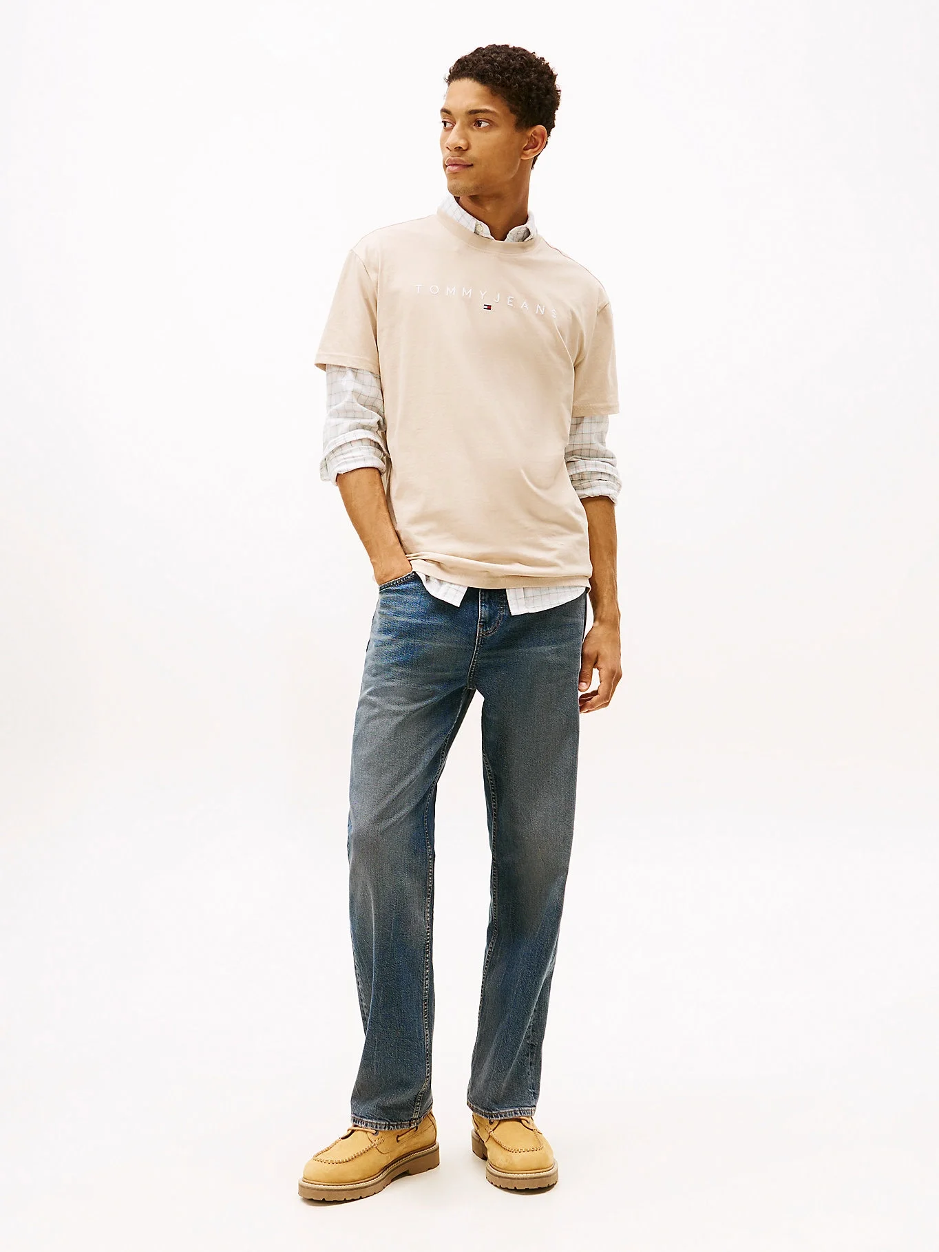 Tommy Hilfiger TJM Normal Kesim Lineer Logolu Erkek Bej T-shirt DM0DM20744ABY