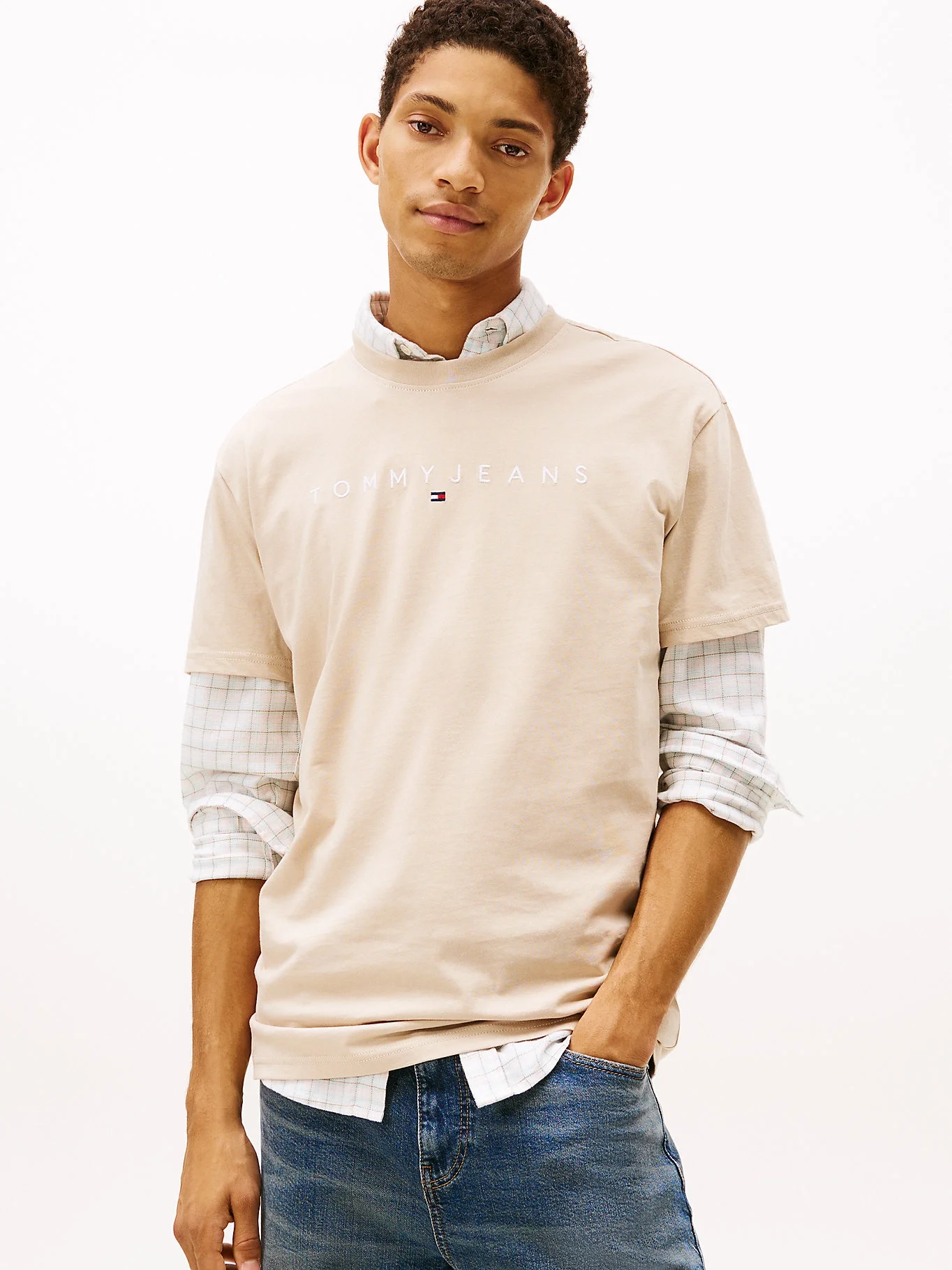 Tommy Hilfiger TJM Normal Kesim Lineer Logolu Erkek Bej T-shirt DM0DM20744ABY