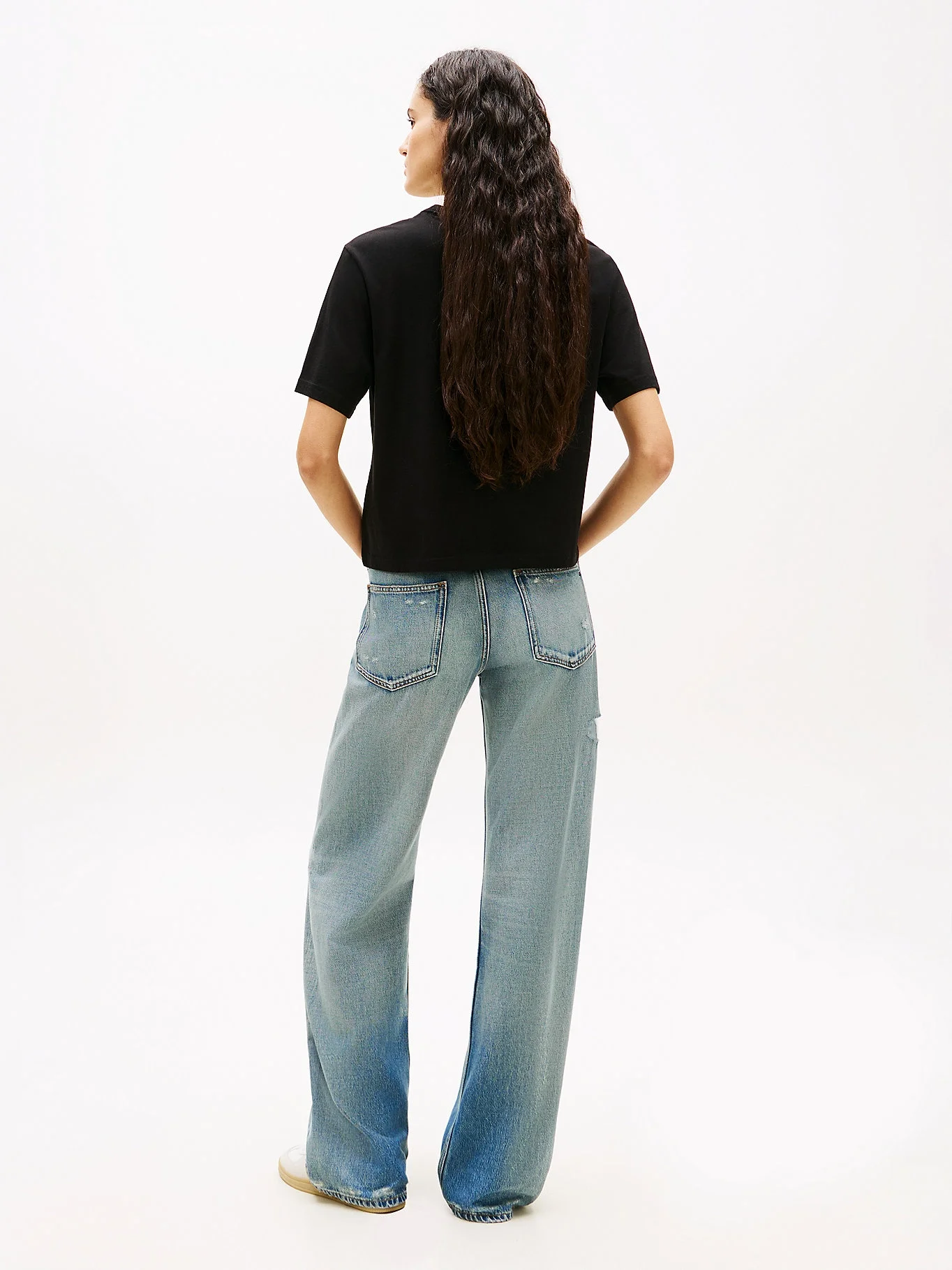 Tommy Hilfiger TJW Armalı Kutu Kesim Kadın Siyah T-shirt DW0DW22202BDS