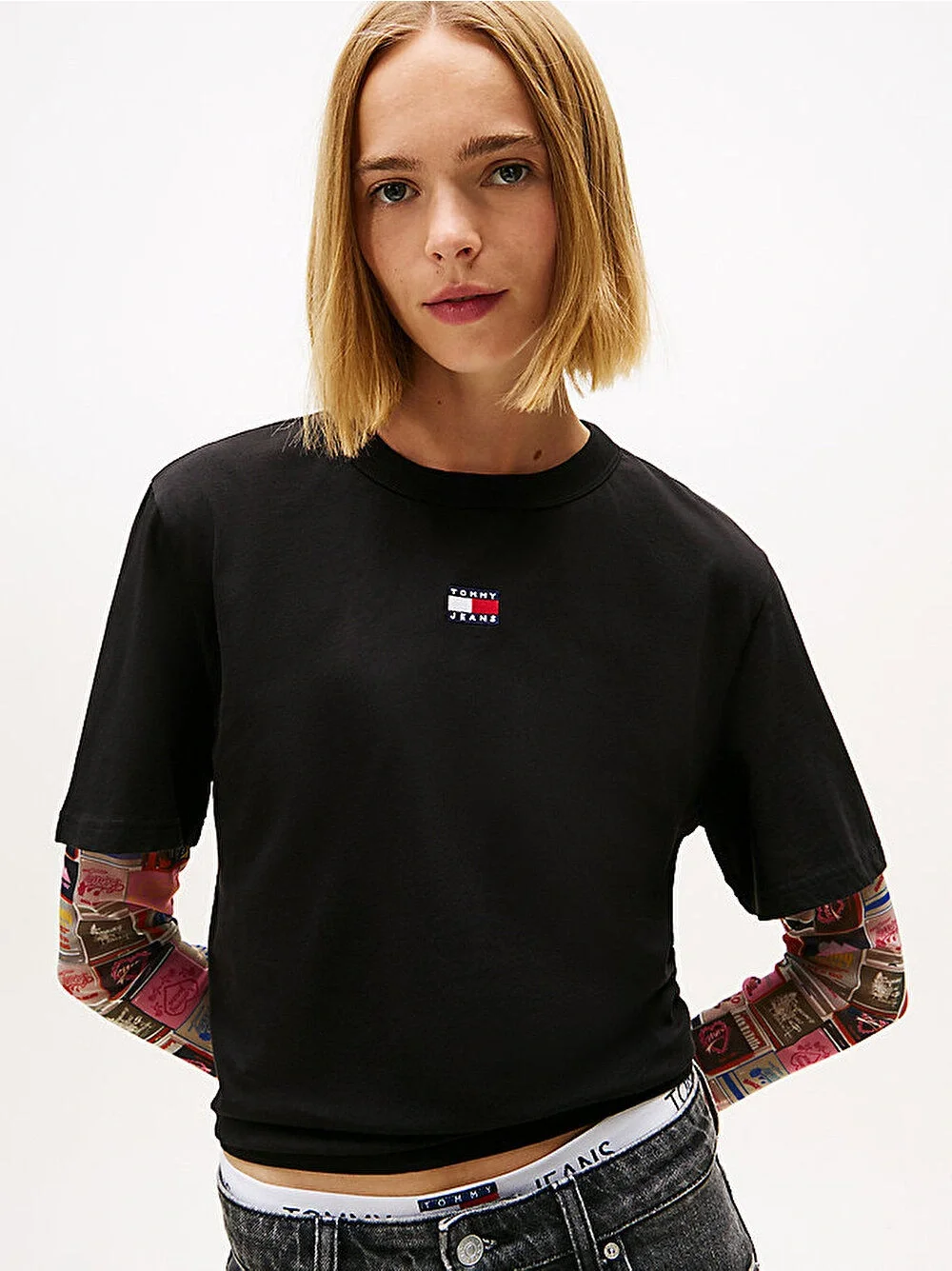 Tommy Hilfiger TJW Armalı Kutu Kesim Kadın Siyah T-shirt DW0DW22202BDS