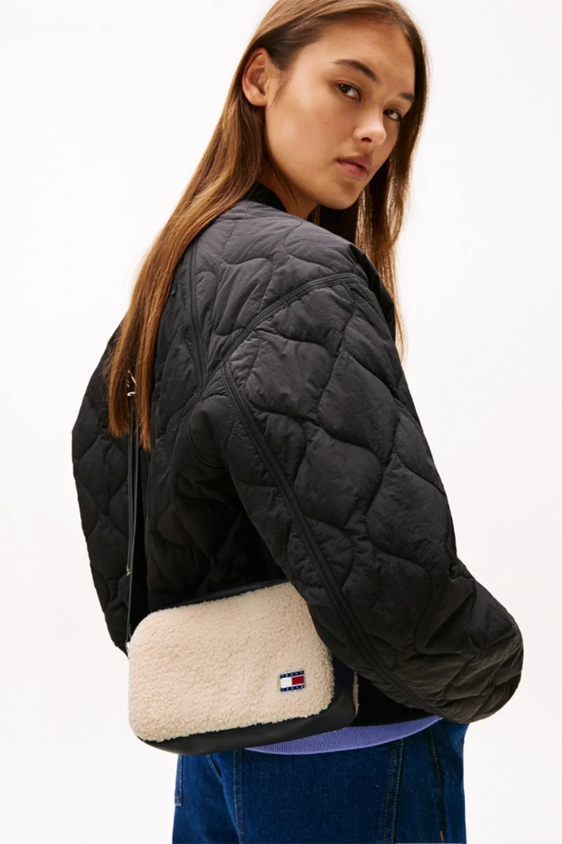 Tommy Hilfiger TJW Cool Kürk Dokulu Kamera Kadın Beyaz Çanta AW0AW18010YBH