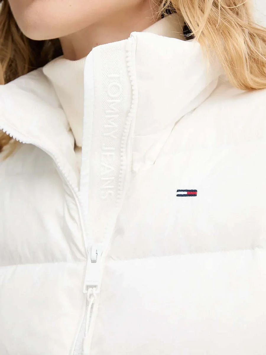 Tommy Hilfiger TJW Dar Kesim Fermuarlı Baskılı Kuş Tüyü Kadın Beyaz Yelek DW0DW21622YBL