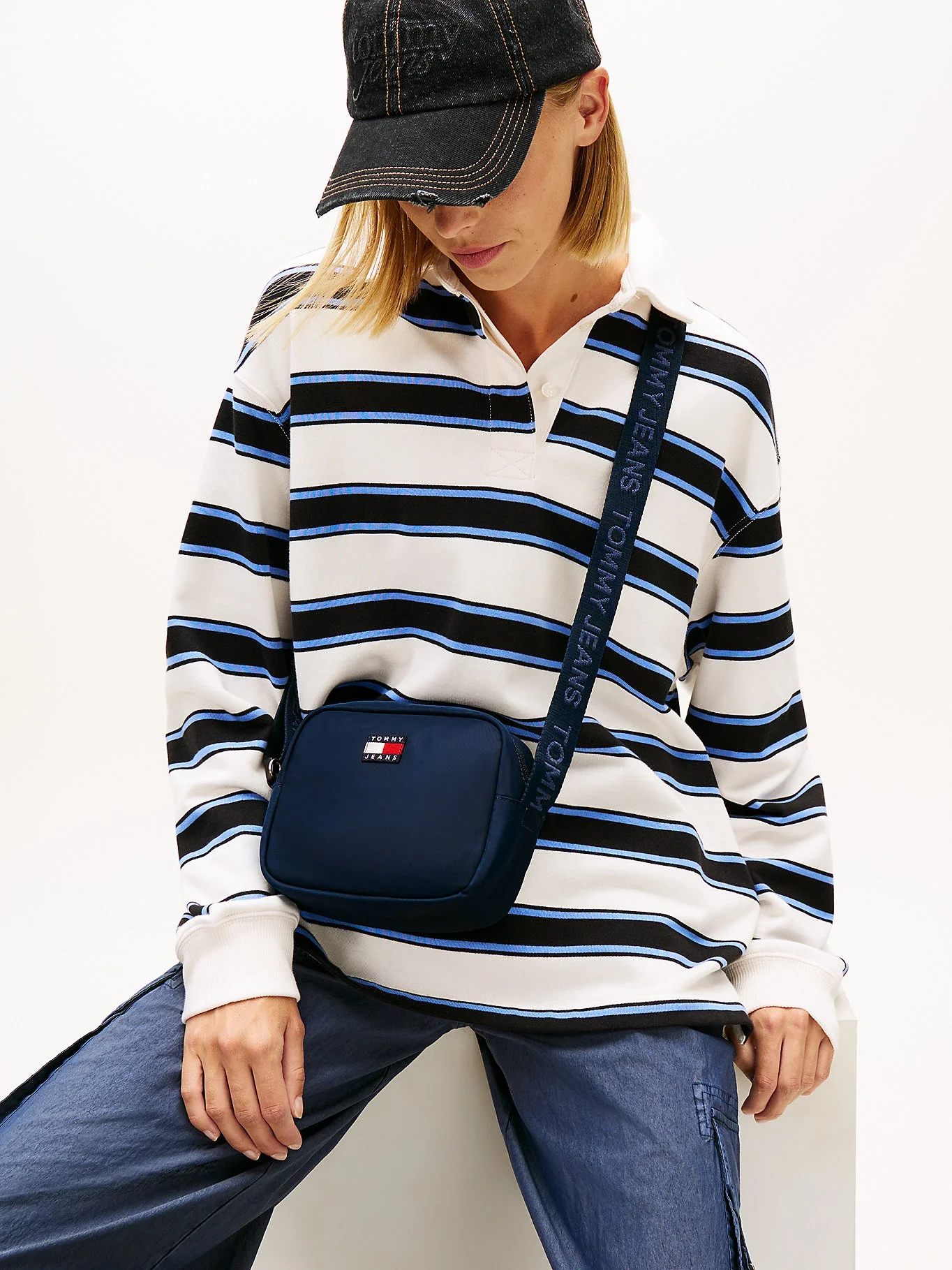 Tommy Hilfiger TJW Klasik Günlük Kamera Kadın Mavi Çapraz Çanta AW0AW18070C1G
