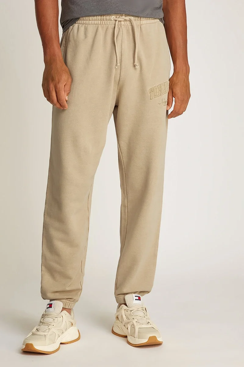 Tommy Hilfiger TJM RLX VINTAGE VARSITY JOGGER Erkek BEJ Eşofman Altı DM0DM20279ACT