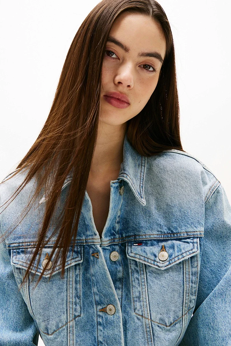 Tommy Hilfiger Kadın İkonik Şeritli Kısa Jean Mavi Ceket DW0DW210631A5