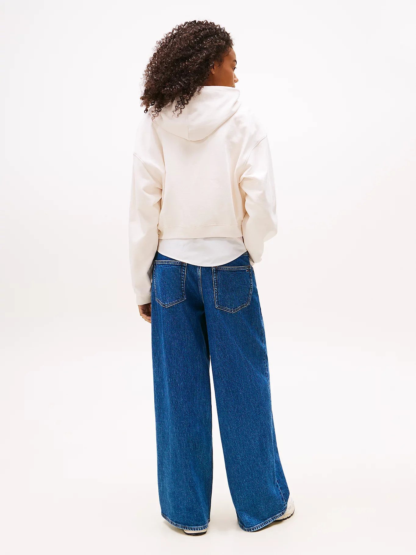 Tommy Hilfiger TJW Kutu Kesim Kısa Kolej Stili Kadın  Sweatshirt  DW0DW21598YBH