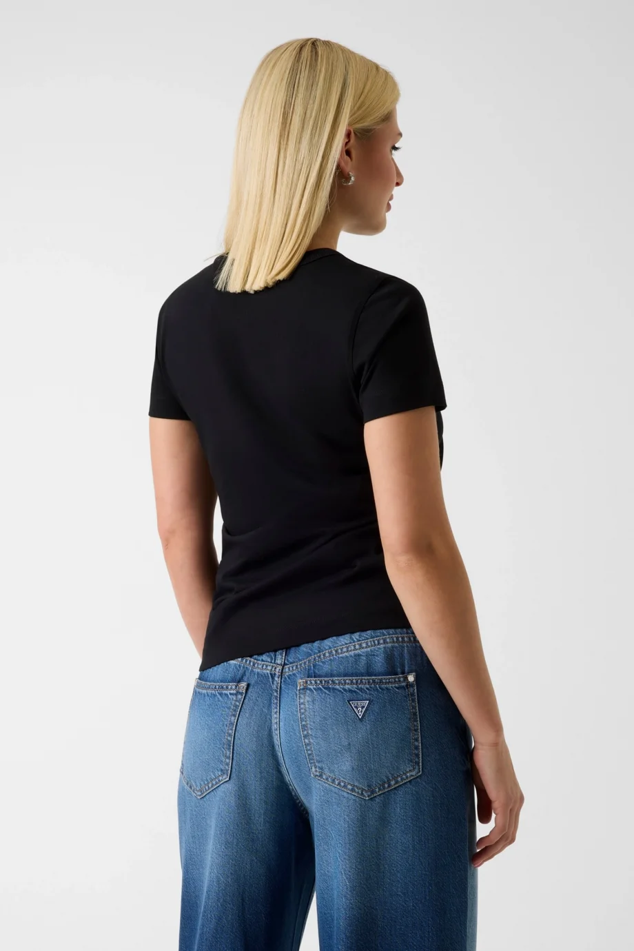 Guess Kısa Kollu Bisiklet Yaka 3D Guess Yazılı Kadın Siyah T-shirt W6GI08K3023-JBLK