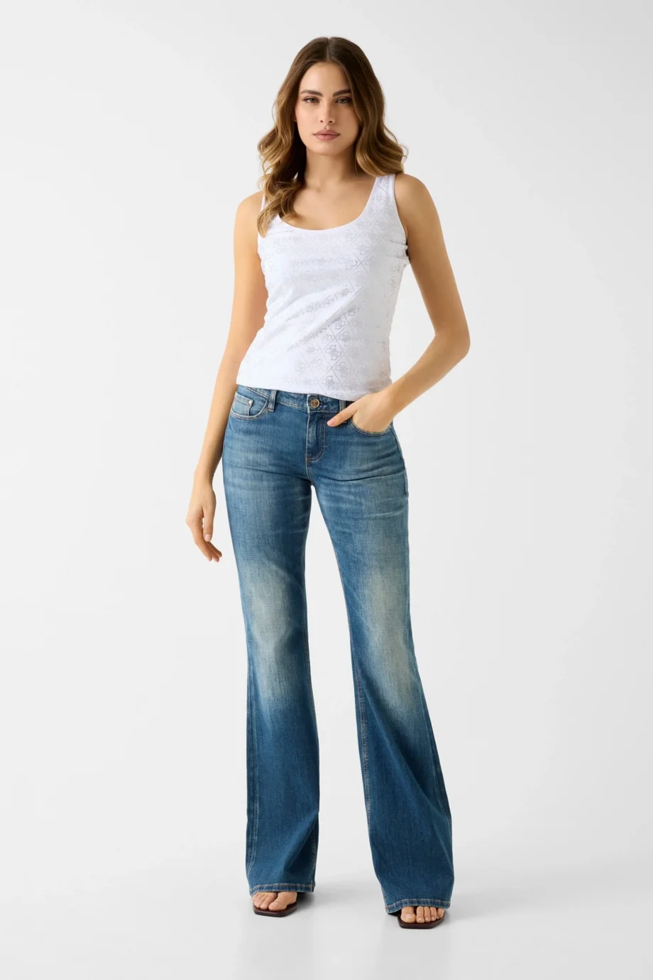 Guess Kolsuz Tamamı 4G Logolu Kadın Beyaz Top W6GP10K2932-G011