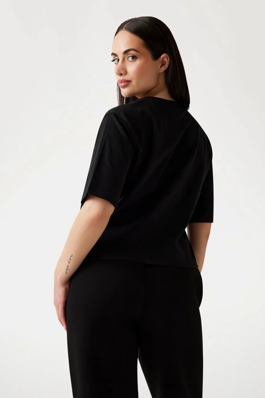 Guess Aurélie Kadın Krem Aktif Boxy Fit T-Shirt V4YI06I3Z14-FJ8N