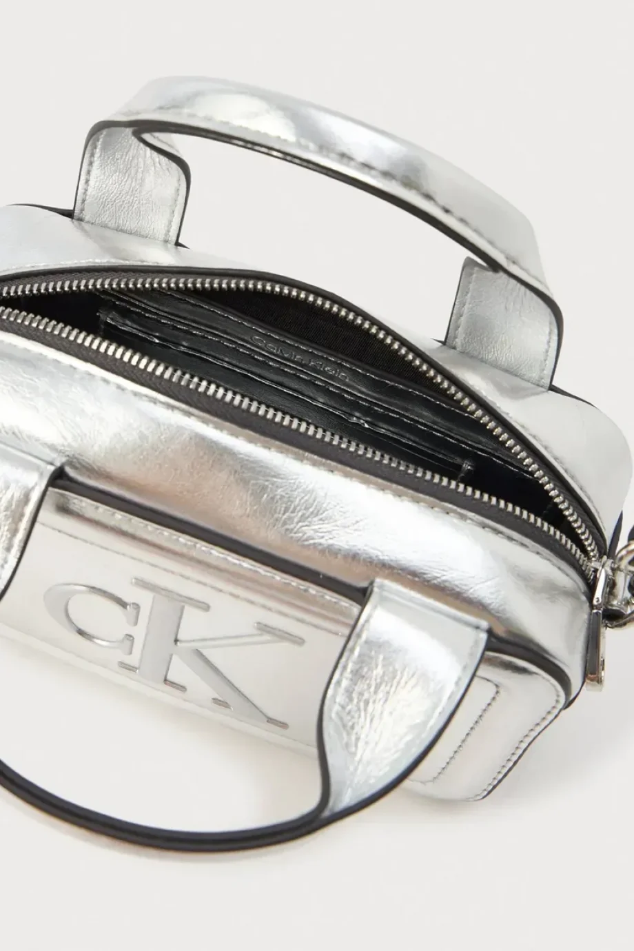 Calvin Klein Bold CK Metalik Mini Bauletto Kadın Metalik Gri Çapraz Çanta LV04F1202G-58G