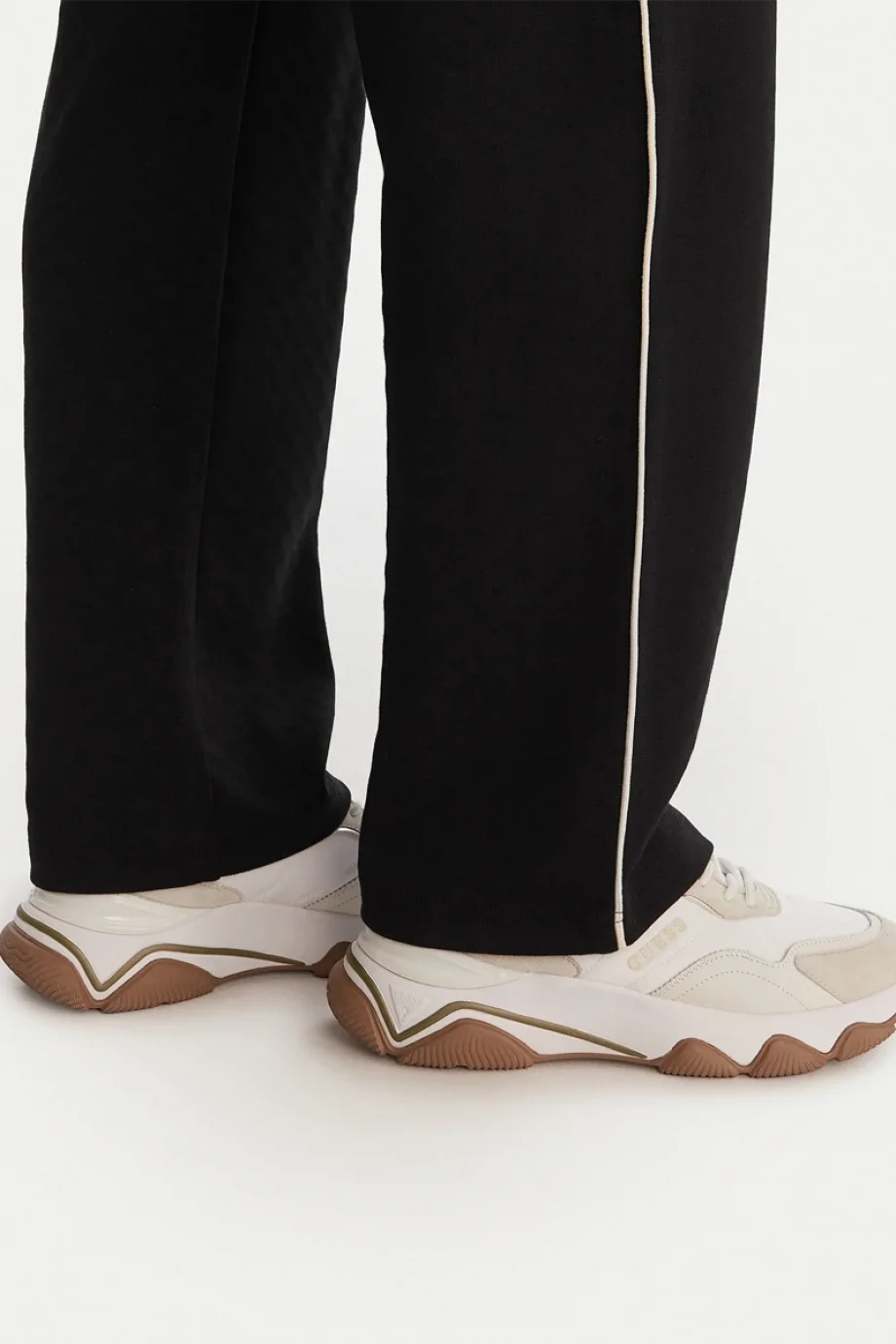 Guess Clara Düz Paça Kadın Siyah Eşofman Altı V6GB16K4777-JBLK