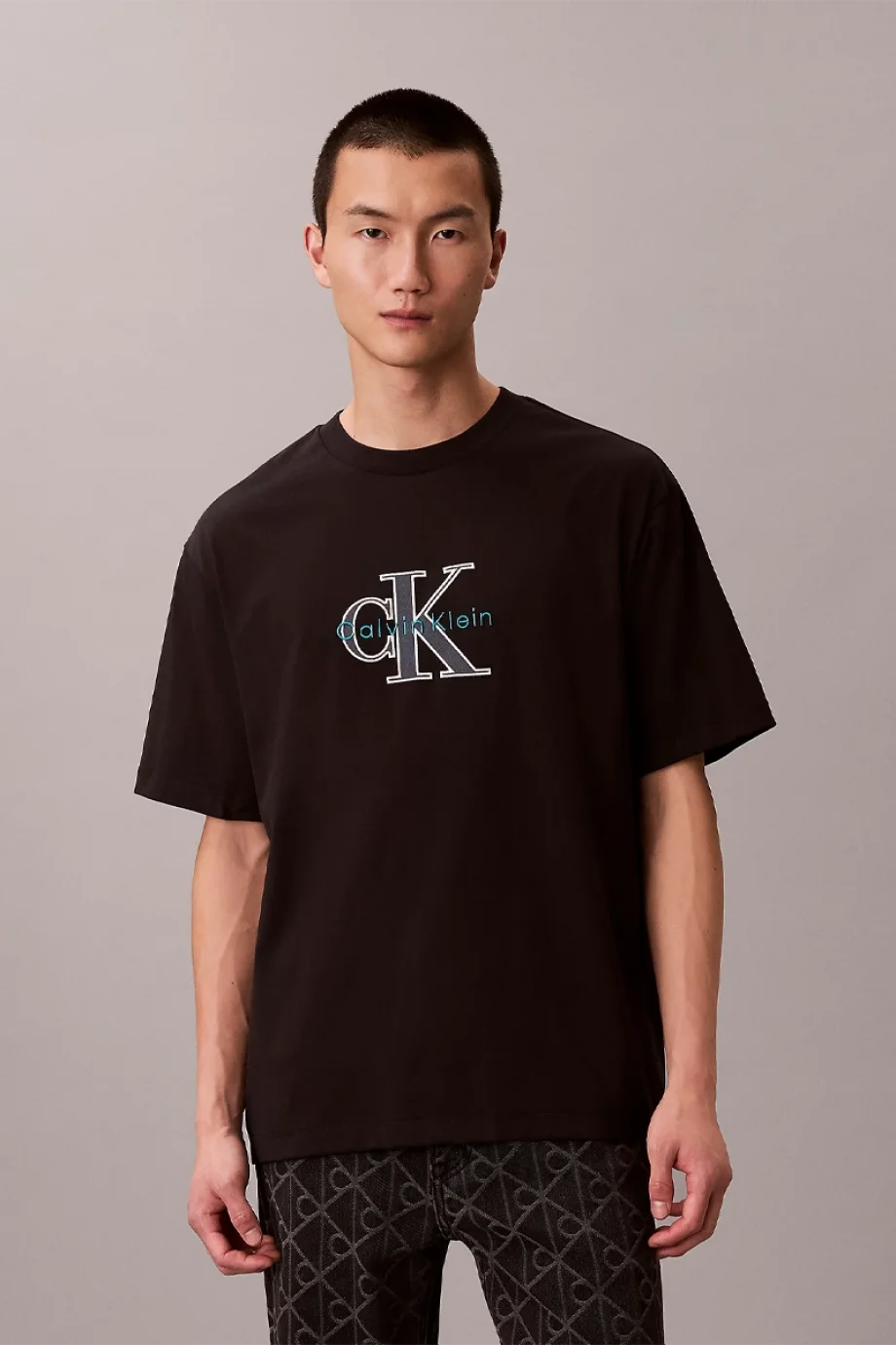 Calvin Klein Kısa Kollu 16S Üç Renkli Monologo Grafikli Erkek Siyah T-Shirt LV04RE815G-UB1