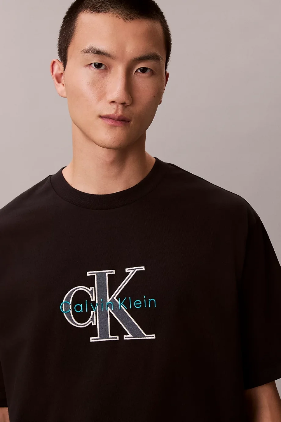 Calvin Klein Kısa Kollu 16S Üç Renkli Monologo Grafikli Erkek Siyah T-Shirt LV04RE815G-UB1
