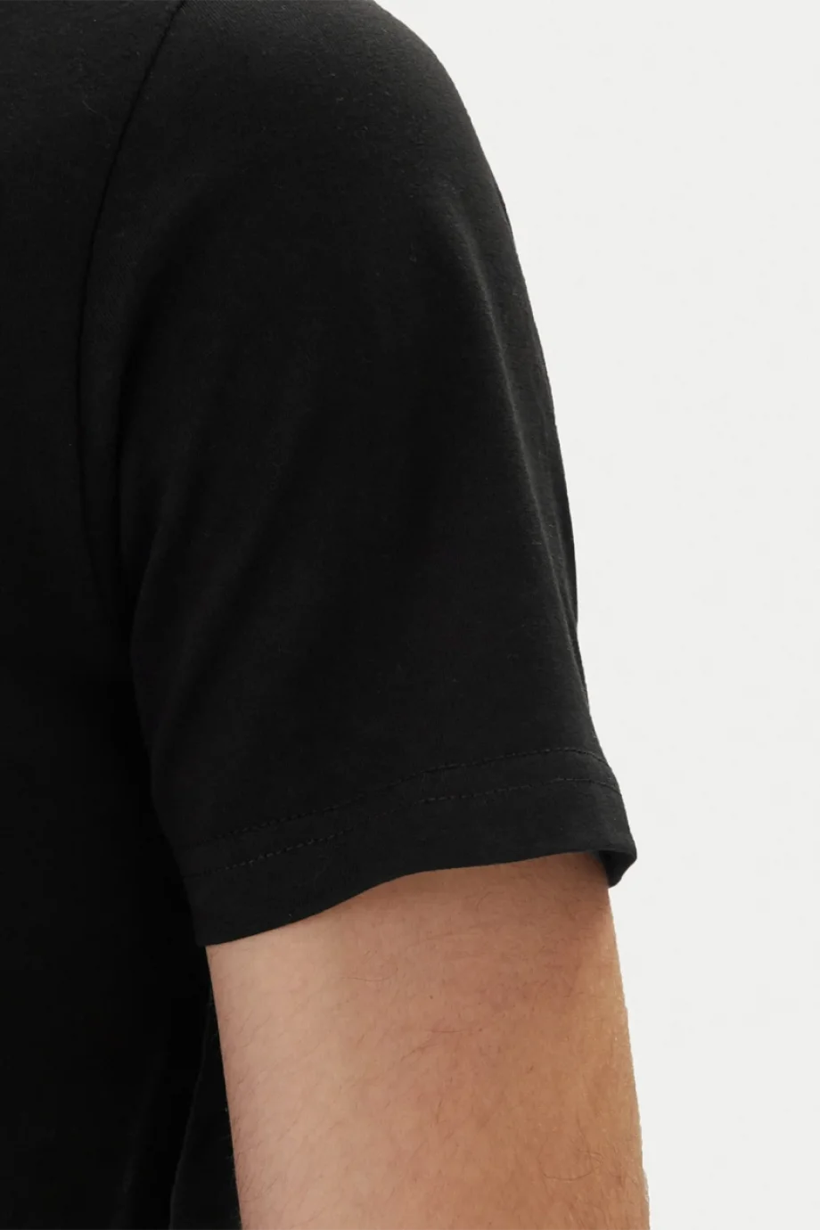 Guess Bisiklet Yaka Kısa Kollu Üçgen HD Çok Renkli Erkek Siyah T-shirt M6GI11K2992-JBLK