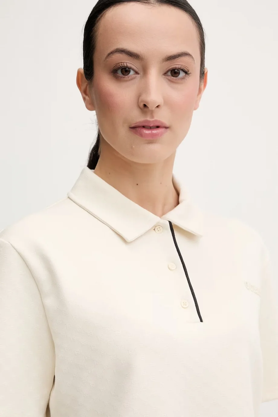 Guess Clara Kutulu Kesim Polo Yakalı Kadın Beyaz Polo T-shirt V6GP12K3044-G047