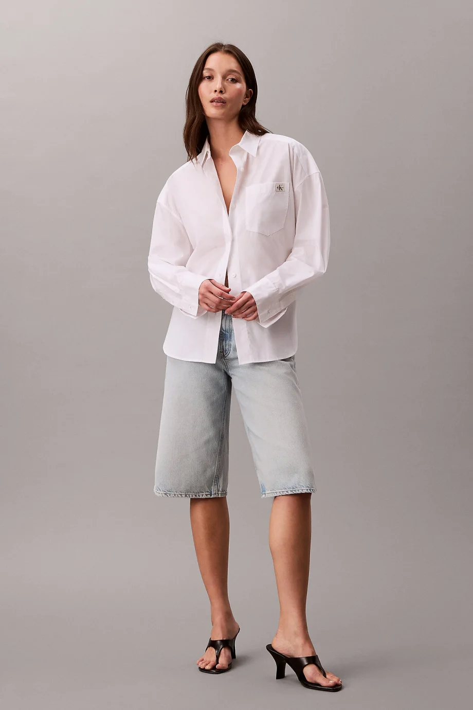 Calvin Klein Pamuklu Poplin Kısa Kesim Dokuma Kadın Beyaz Gömlek LV047F148G-YAA