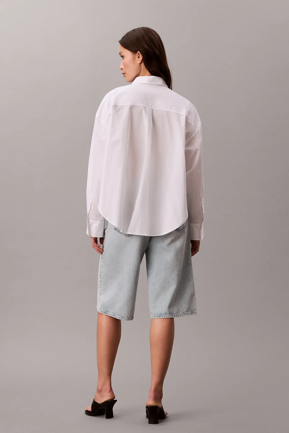 Calvin Klein Pamuklu Poplin Kısa Kesim Dokuma Kadın Beyaz Gömlek LV047F148G-YAA