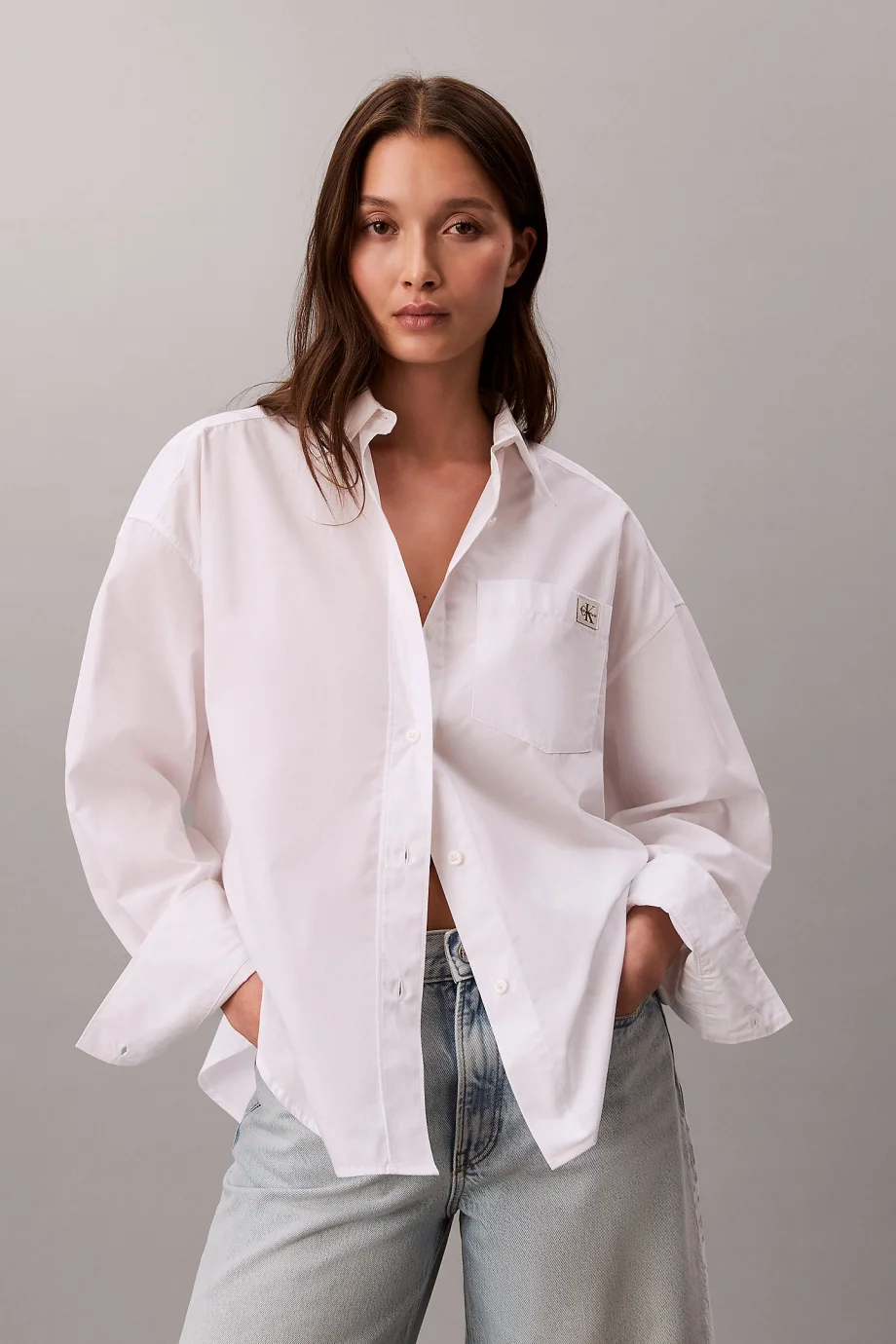 Calvin Klein Pamuklu Poplin Kısa Kesim Dokuma Kadın Beyaz Gömlek LV047F148G-YAA