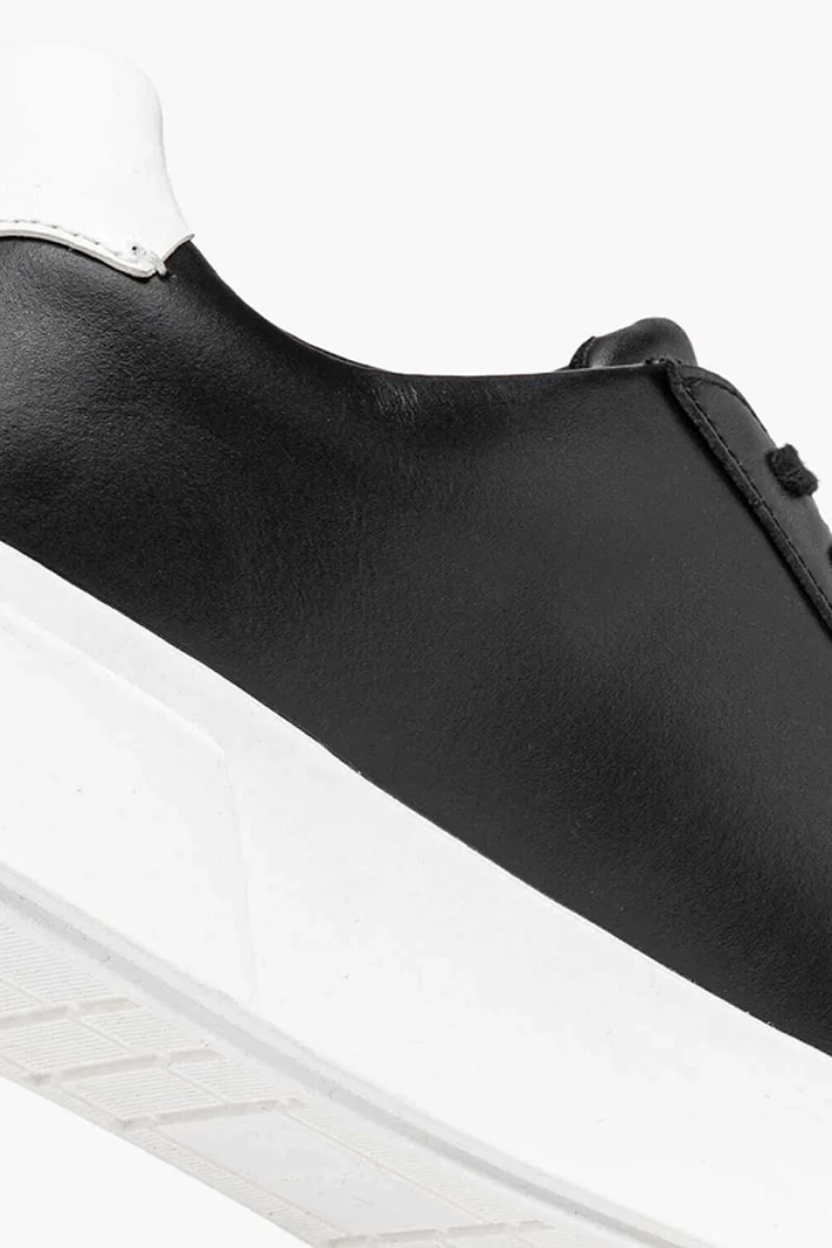 Calvin Klein Chunky Cupsole Bağcıklı Deri Erkek Siyah Sneaker YM0YM01344-06W