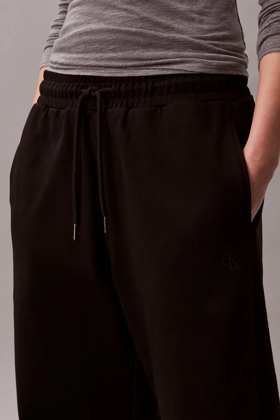 Calvin Klein Monogram French Terry Barrel Kesim Kadın Siyah Eşofman Altı LV047F210G-UB1
