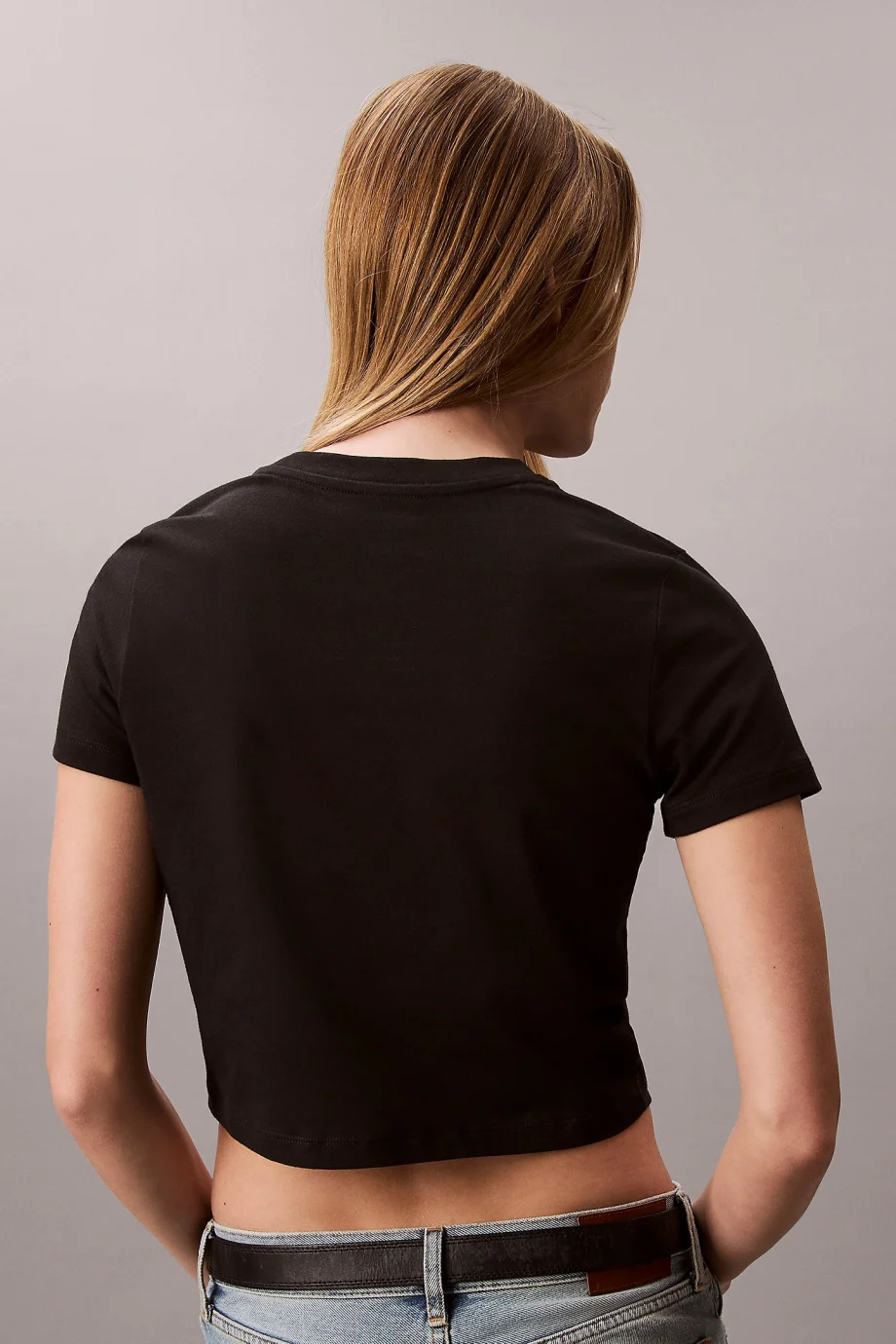 Calvin Klein Kısa Kollu Logolu Kısa Kadın Siyah T-shirt LV047AB213-UB1