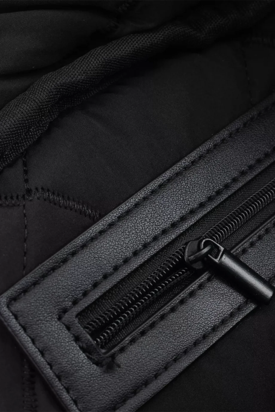 Guess Dolgulu Kapitone Kadın Siyah El Çantası V6RZ05WL132-JBLK