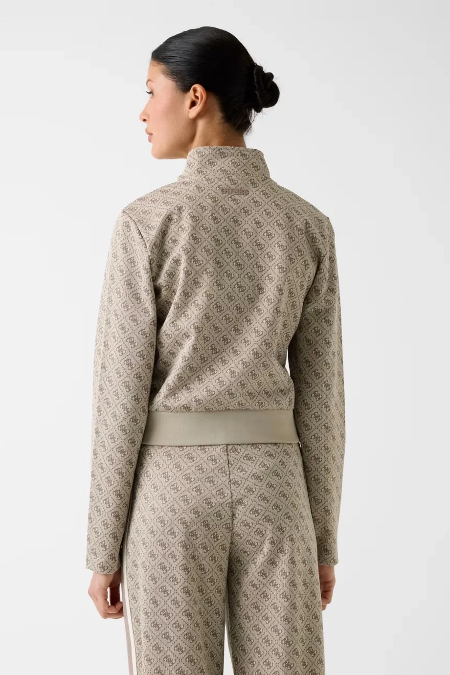 Guess 4G Jakarlı Tam Fermuarlı Kadın Bej Sweatshirt V6GQ06K2957-FMC4