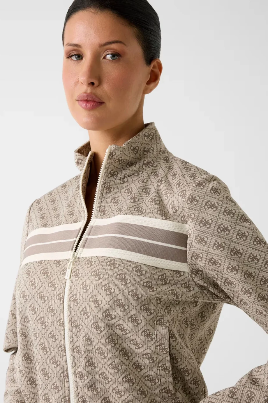 Guess 4G Jakarlı Tam Fermuarlı Kadın Bej Sweatshirt V6GQ06K2957-FMC4