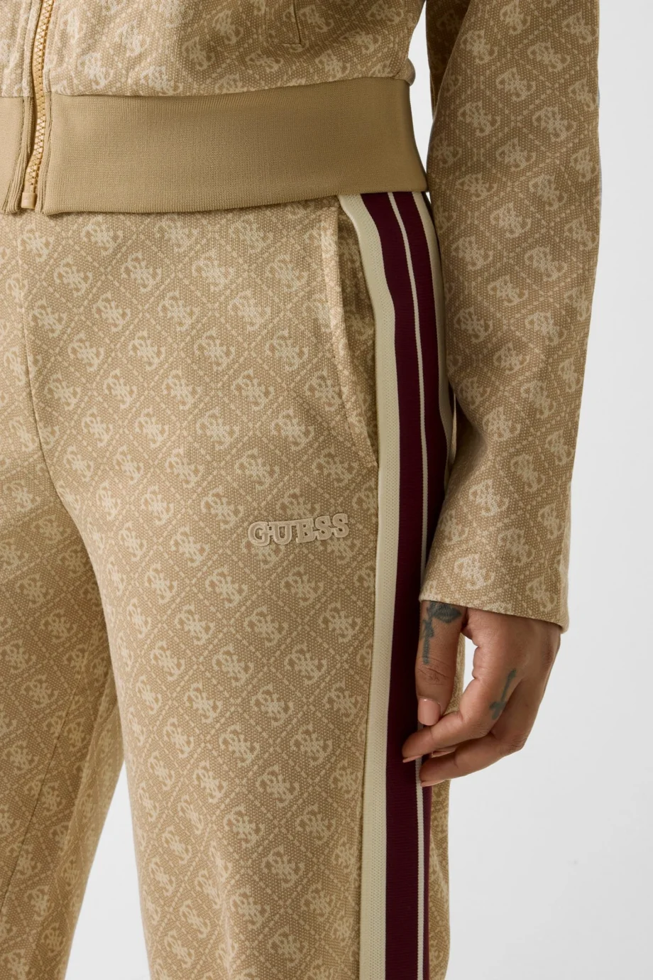 Guess 4G Jakarlı Düz Paça Kadın Bej Eşofman Altı V6GB04K2955-FMC3