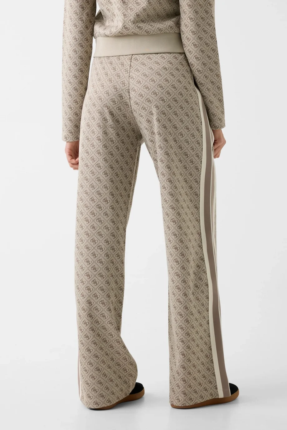 Guess 4G Jakarlı Düz Paça Kadın Bej Eşofman Altı V6GB04K2955-FMC4