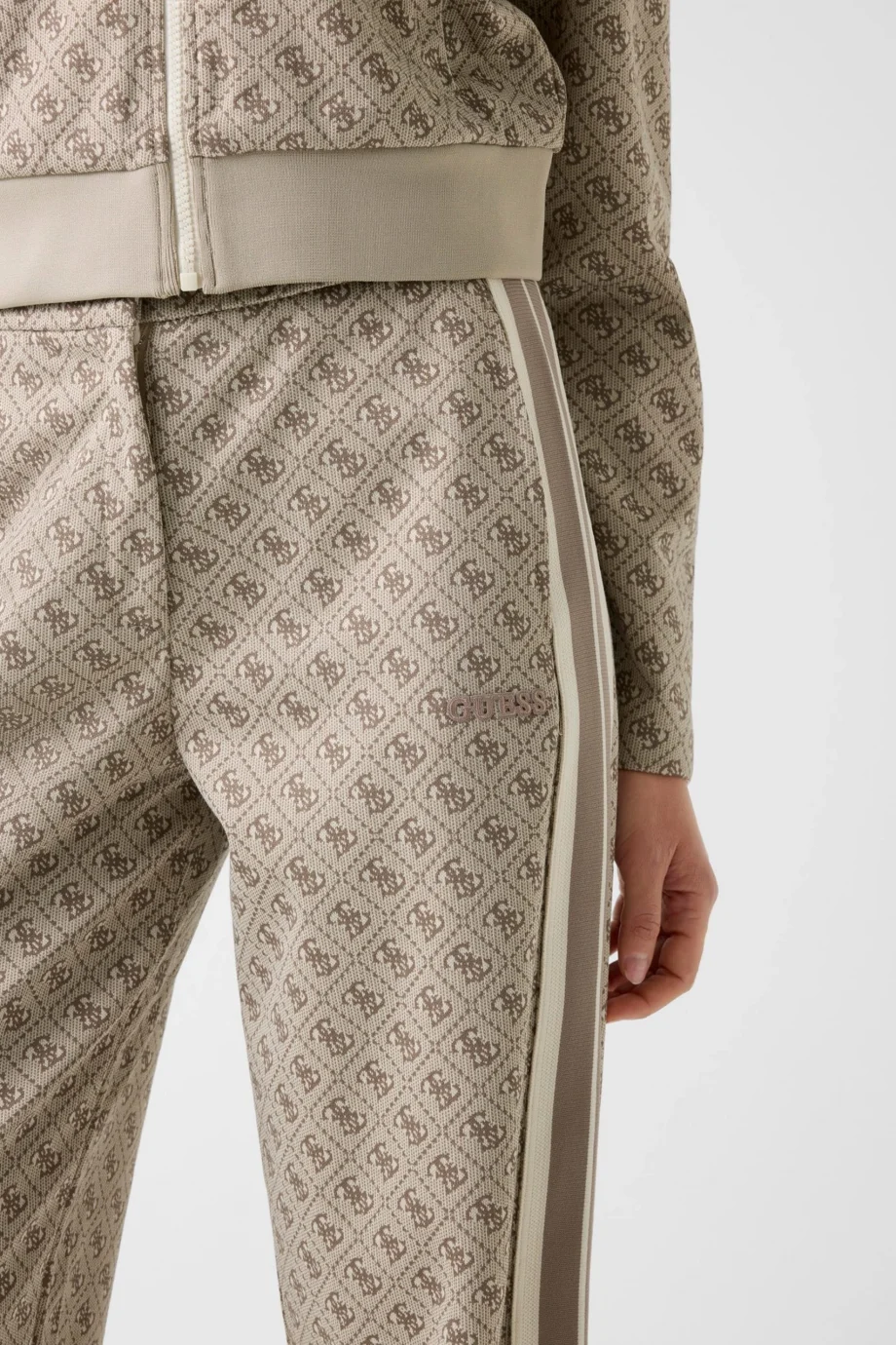 Guess 4G Jakarlı Düz Paça Kadın Bej Eşofman Altı V6GB04K2955-FMC4