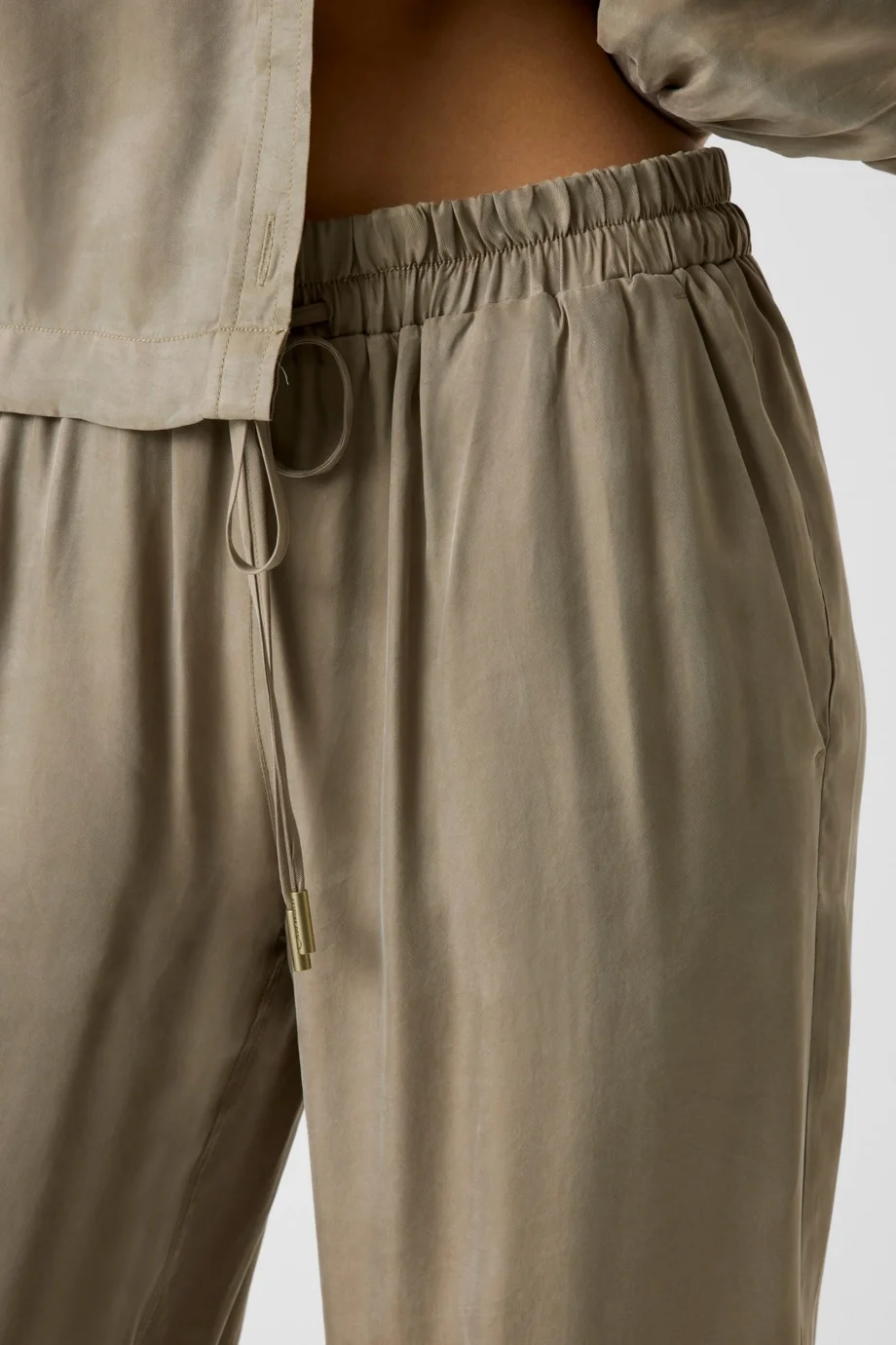 Guess Dalia Akışkan Jogger Kadın Yeşil Pantolon W6GB07W1781-G8CJ