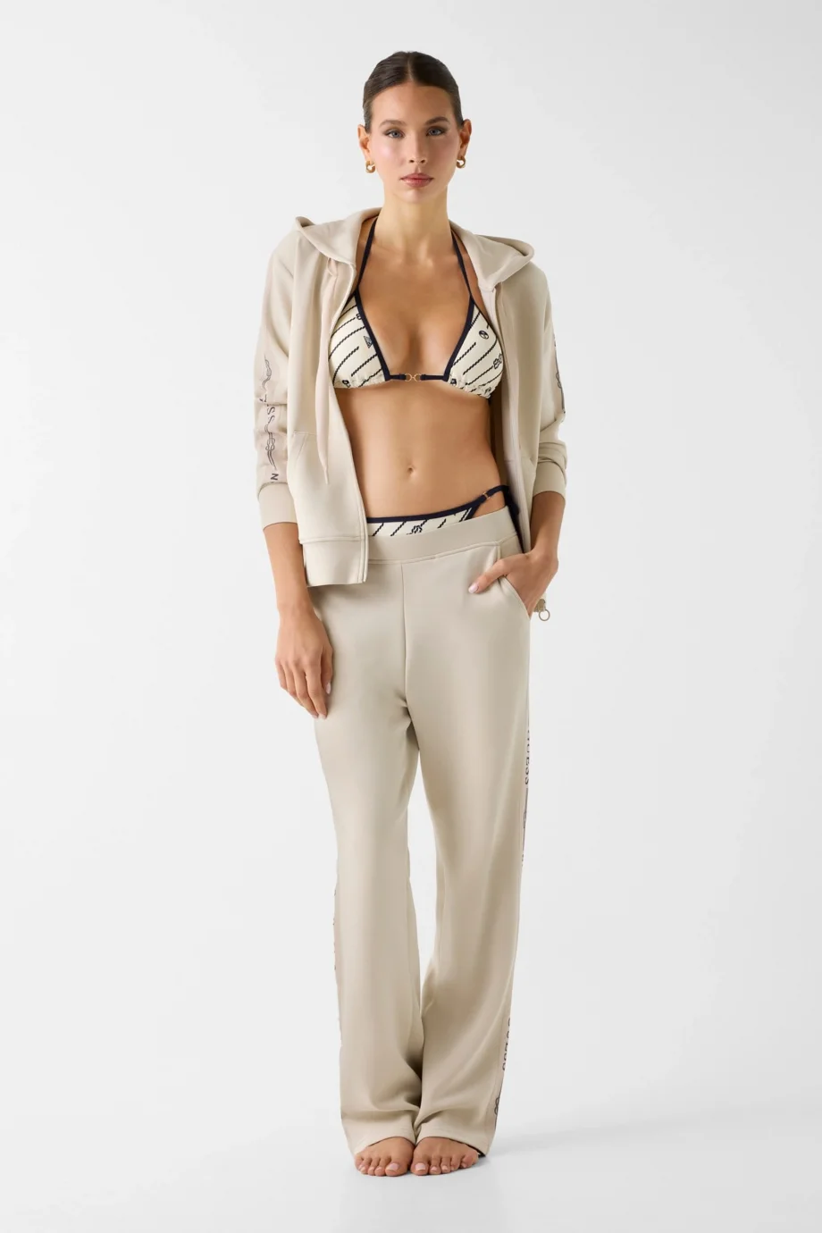 Guess GuessxNS Fermuarlı Kapüşonlu Kadın Krem Sweatshirt W6GQ03K2656-A115