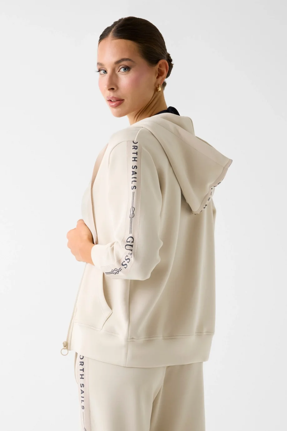 Guess GuessxNS Fermuarlı Kapüşonlu Kadın Krem Sweatshirt W6GQ03K2656-A115