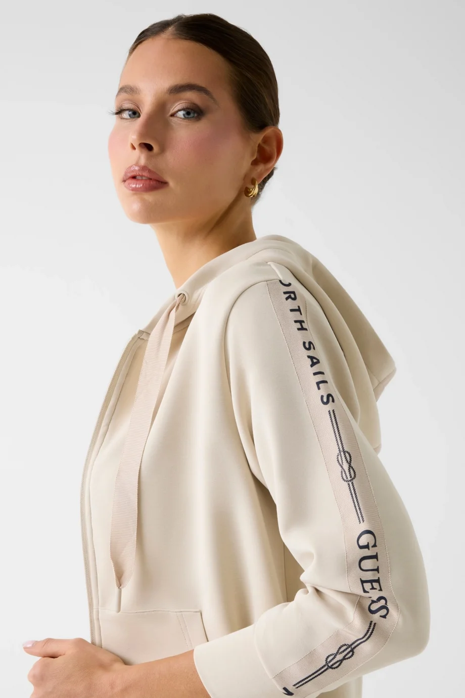 Guess GuessxNS Fermuarlı Kapüşonlu Kadın Krem Sweatshirt W6GQ03K2656-A115