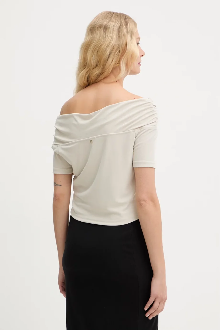 Guess Brigitte Düşük Omuzlu Kadın Krem Bluz  W6GP12K2935-A115