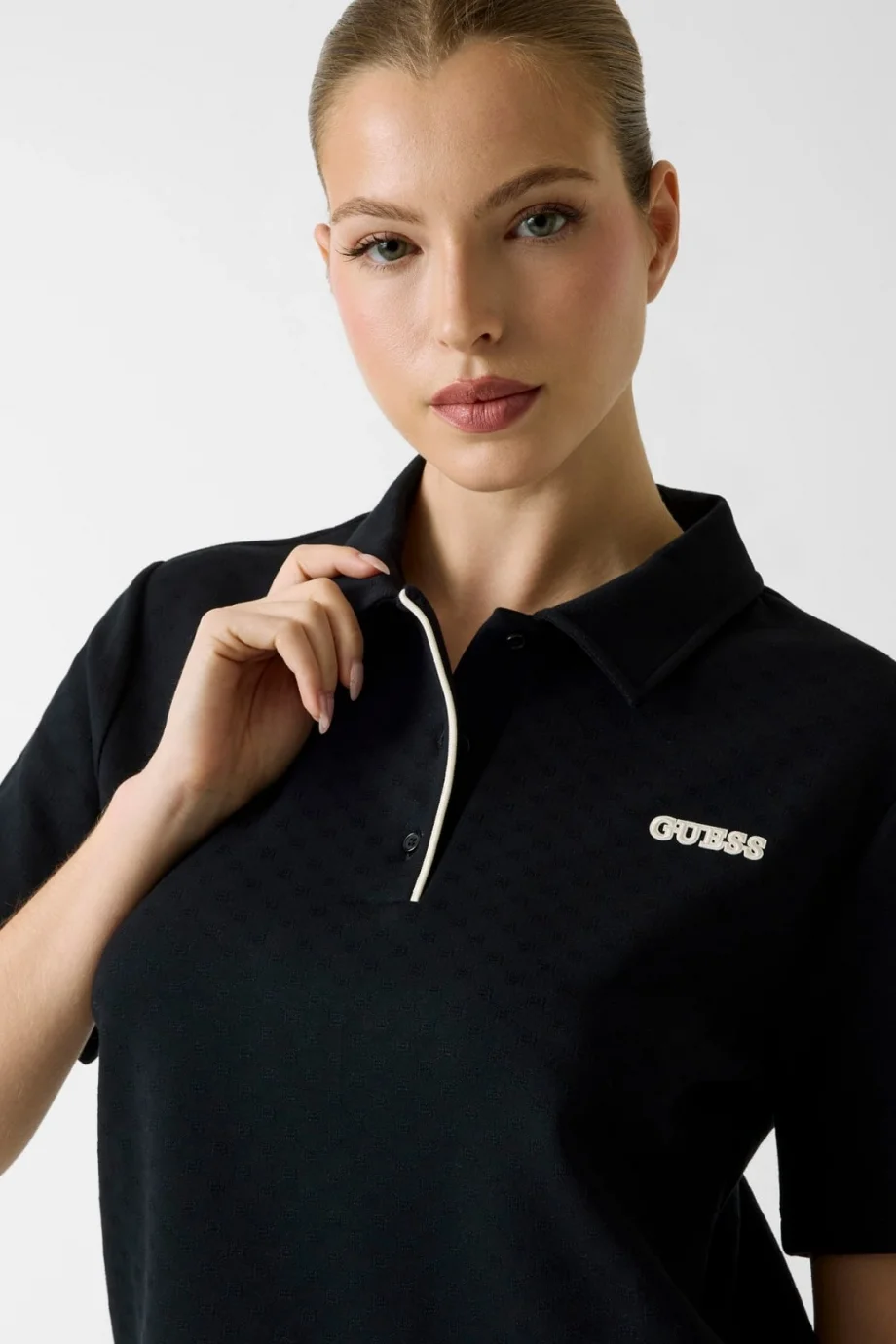 Guess Clara Kutulu Kesim Polo Yakalı Kadın Siyah Polo T-shirt V6GP12K3044-JBLK