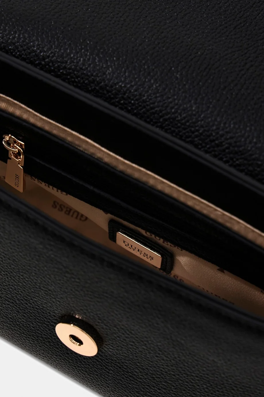 Guess Isola Dönüştürülebilir Kapaklı Çapraz Askılı Kadın Siyah Omuz Çantası HWBG9905210-BLA