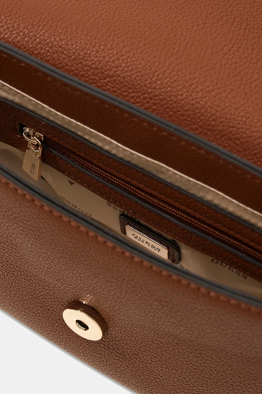 Guess Isola Dönüştürülebilir Kapaklı Çapraz Askılı Kadın Kahverengi Omuz Çantası HWBG9905210-COG