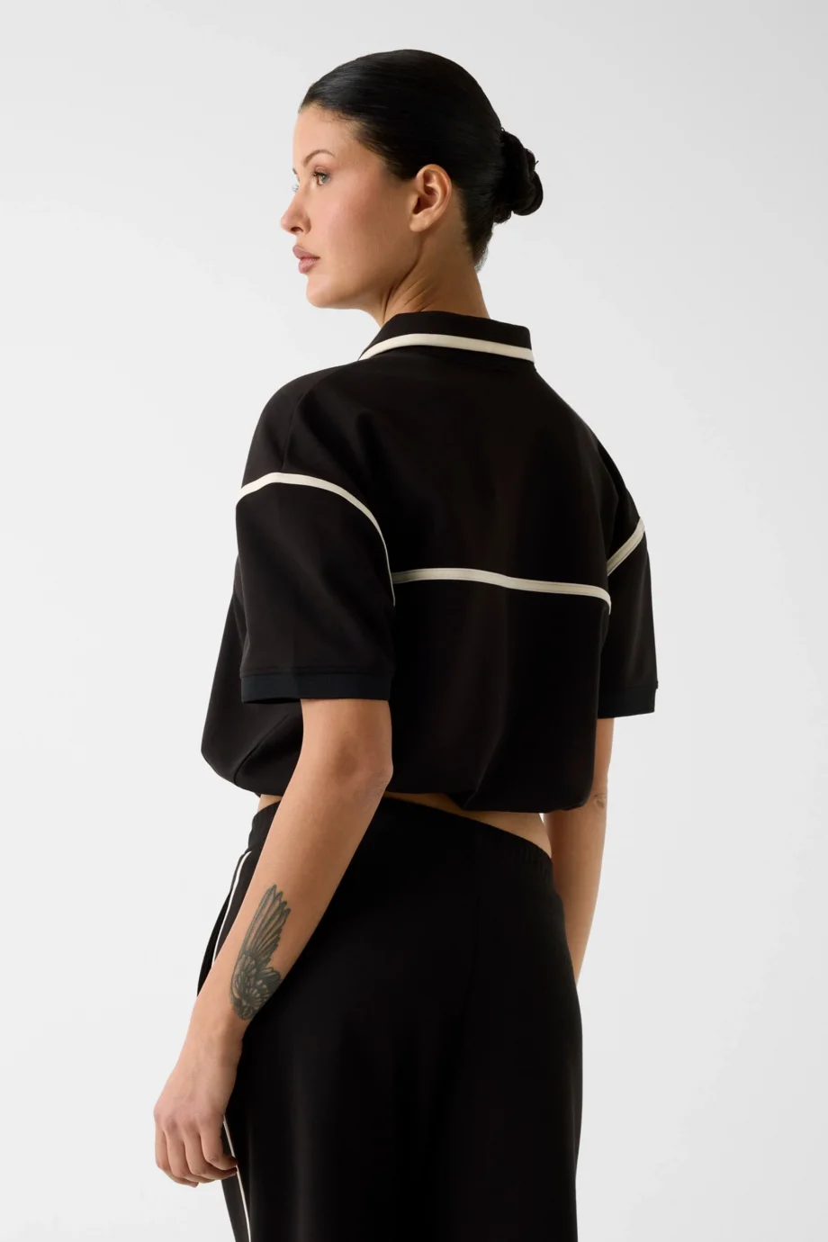 Guess Jasmine Kısa Polo Yakalı Yarım Fermuarlı Kadın Siyah Sweatshirt V6GP01K2945-JBLK