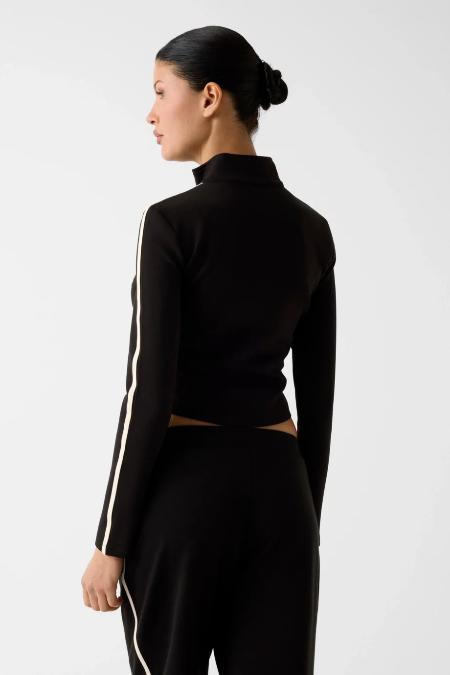 Guess Jasmine Tam Fermuarlı Kadın Siyah Eşofman Üstü V6GQ04K2911-JBLK